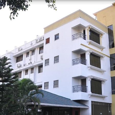 Gayathri Hotels Tiruppur Exterior photo