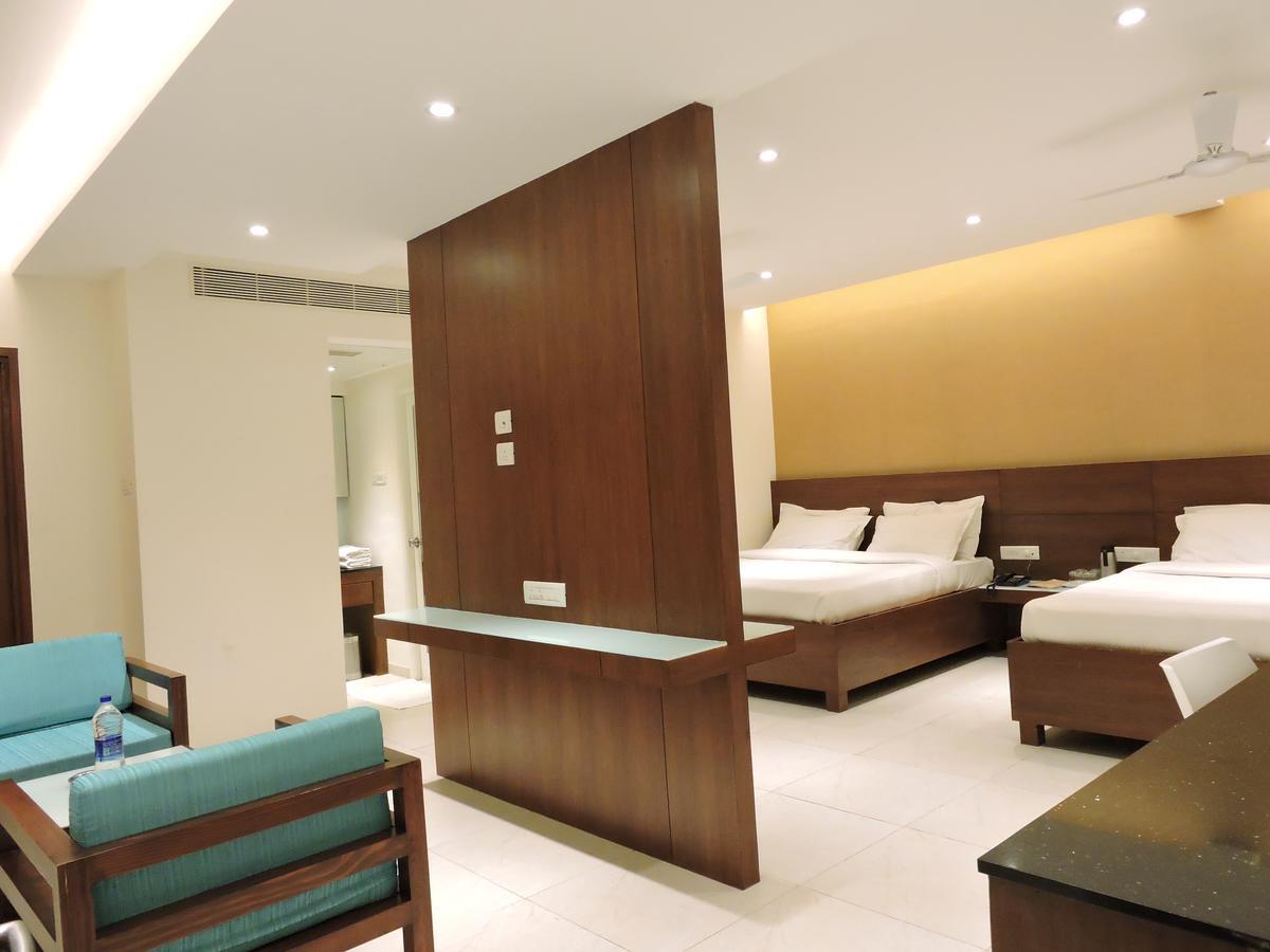 Gayathri Hotels Tiruppur Exterior photo